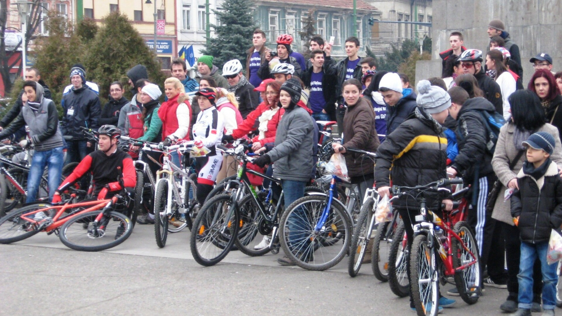 Biciclisti la vanatoare de doamne si domnisoare. Ce surpriza le-au facut