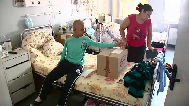 Cum il puteti ajuta pe Ionut Vintila, orfanul bolnav de cancer, cu un brat amputat