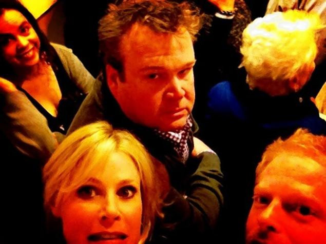 Vedetele serialului "Modern Family" au ramas blocate intr-un lift din Kansas. FOTO