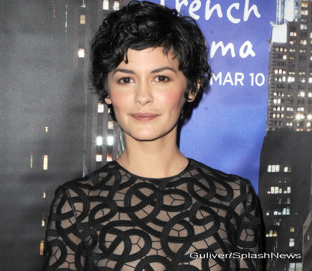 Audrey Tautou a aparut pe covorul rosu in sanii goi. FOTO