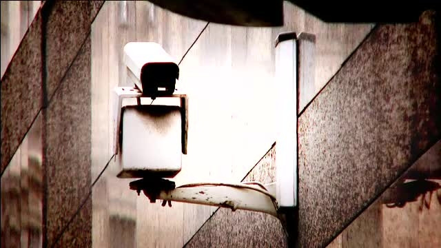 Scene indecente intr-o banca din Marea Britanie. "Ne cerem scuze, eram beti". FOTO