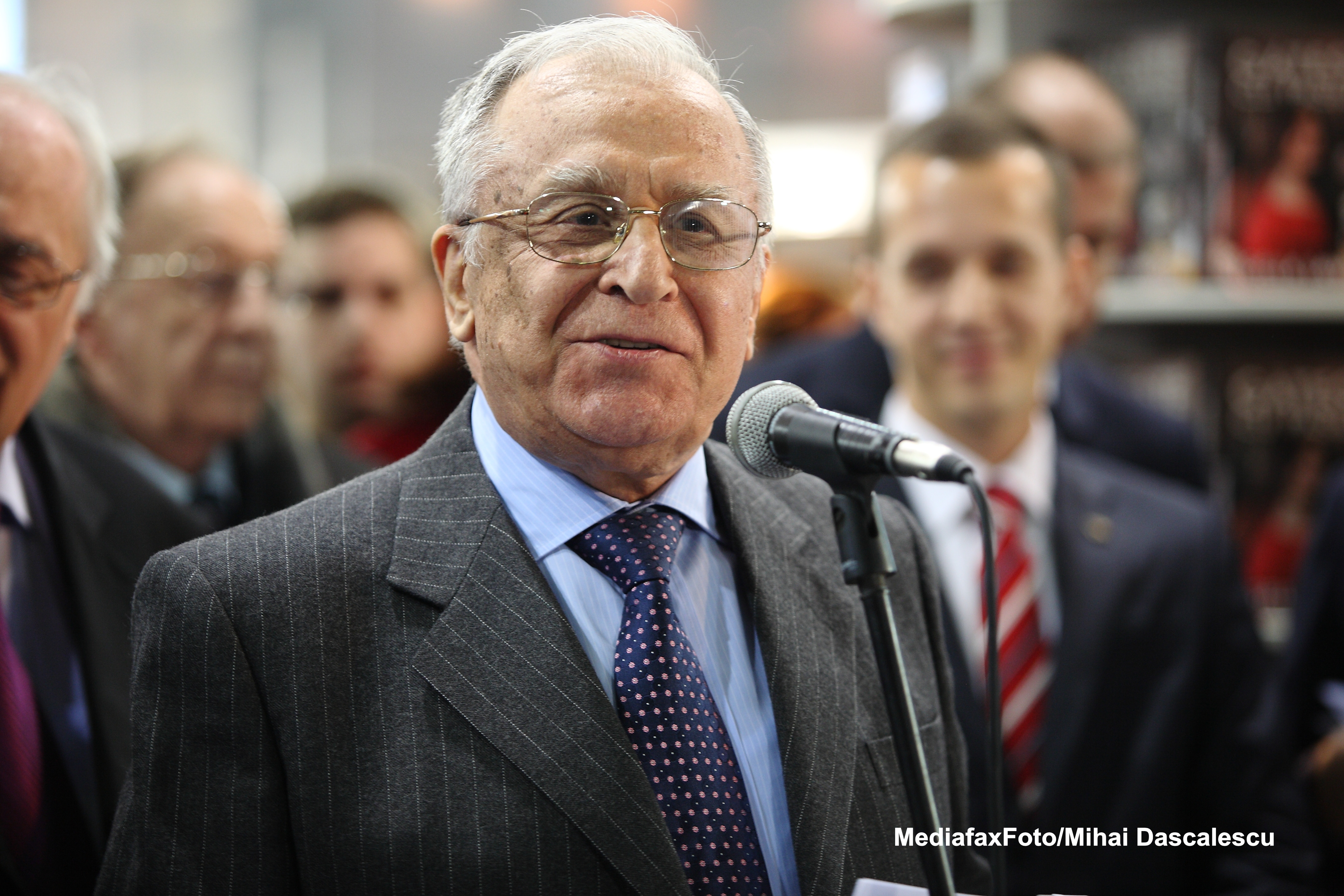 Iliescu, sarbatorit la Ateneul Roman de peste o suta de persoane, dar cu acces interzis pentru presa