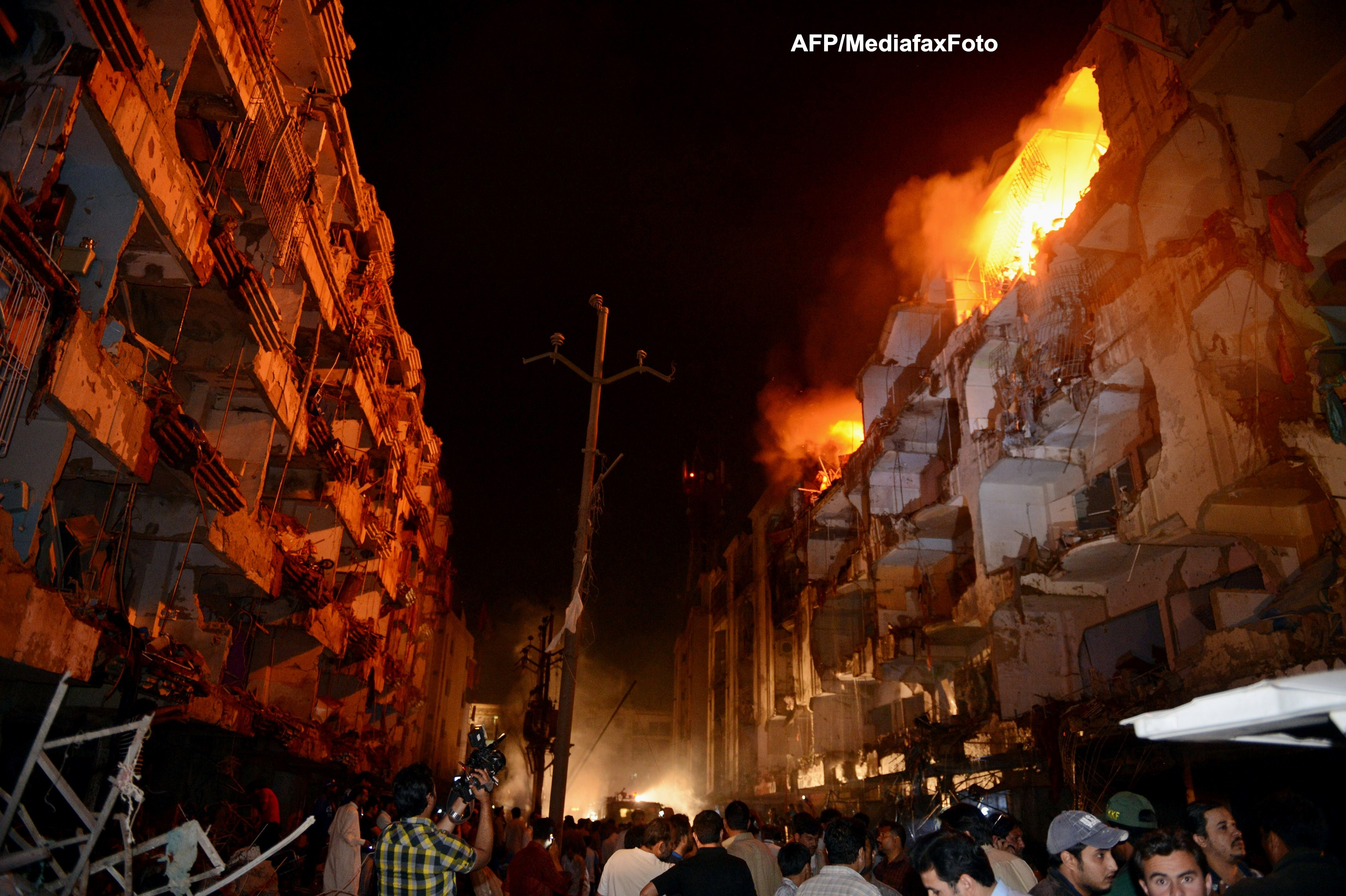Carnagiu in Pakistan. Cel putin 45 de morti intr-un atentat cu masina-capcana si circa 100 de raniti