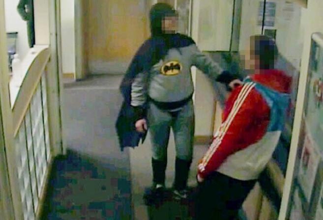 Batman aresteaza un hot