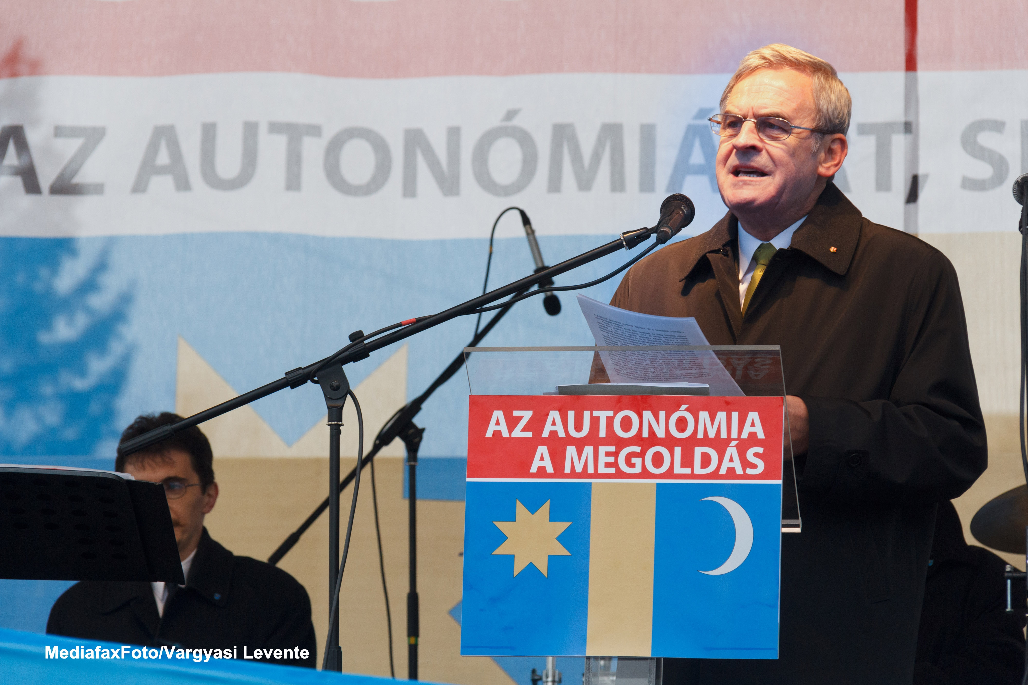 Tőkés: Sunt jignit in demnitatea fundamentala de afirmatiile lui Ponta, imi apar onoarea in justitie