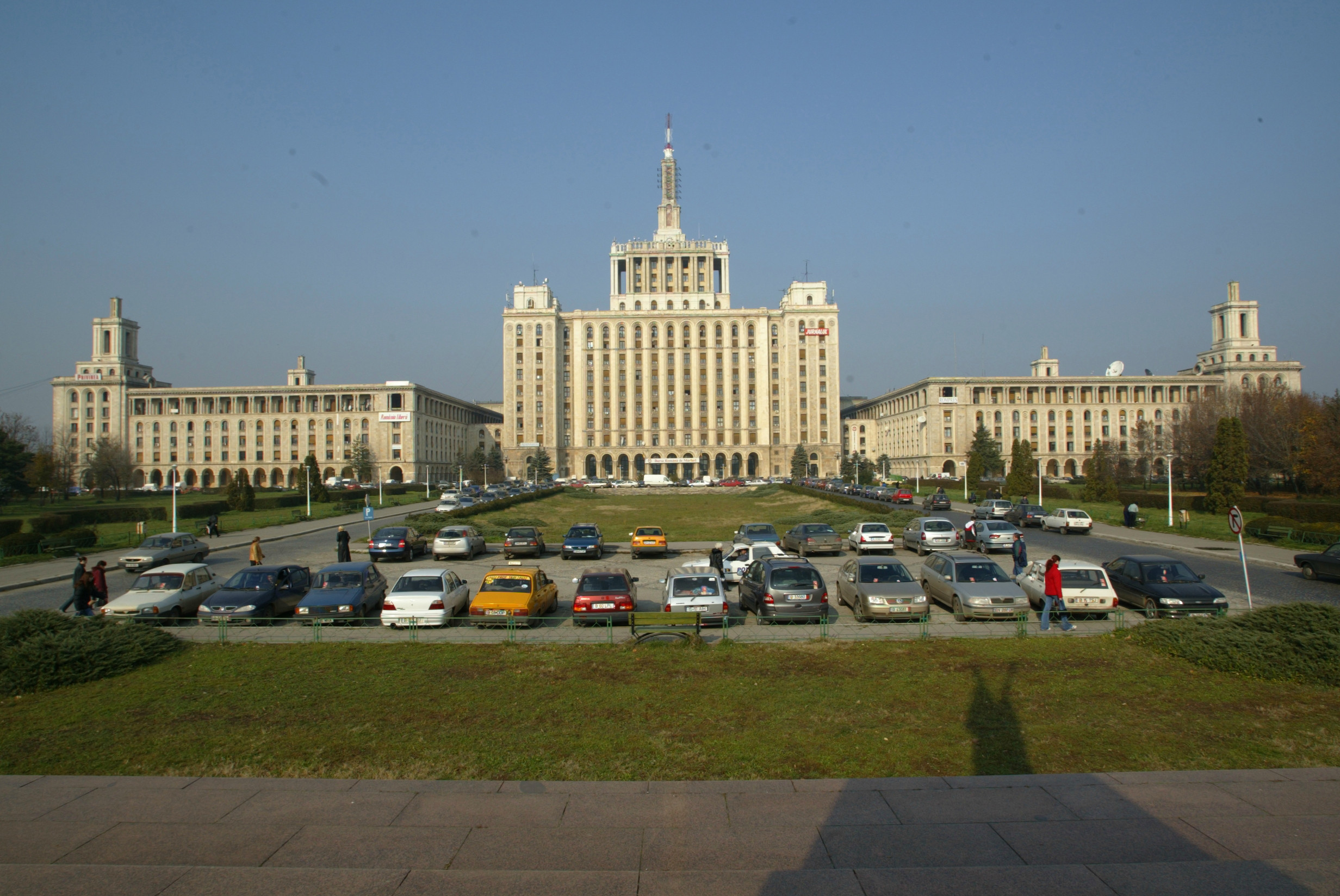 O angajată a ANSVSA s-a aruncat de pe Casa Presei Libere