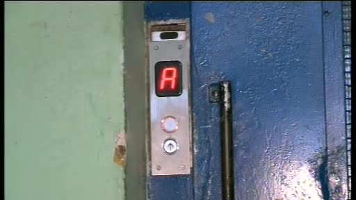 Doi raniti, dupa ce un lift s-a prabusit la Casa Presei. Autoritatile refuza sa ofere informatii