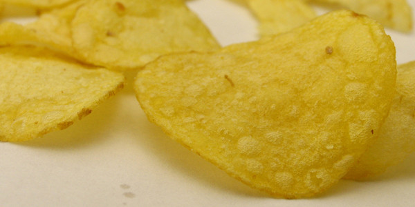 De ce nu putem sa ne oprim din mancat chipsuri: cum se joaca marile companii cu creierul tau