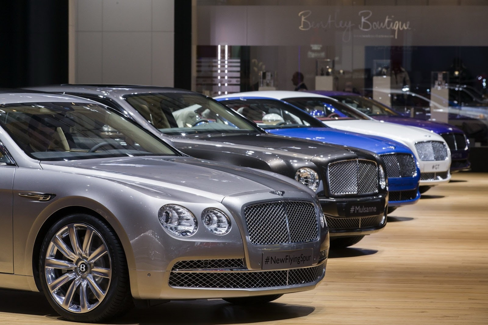 Rolls-Royce tremura! Bentley ataca segmentul de lux cu cel mai puternic sedan al marcii!