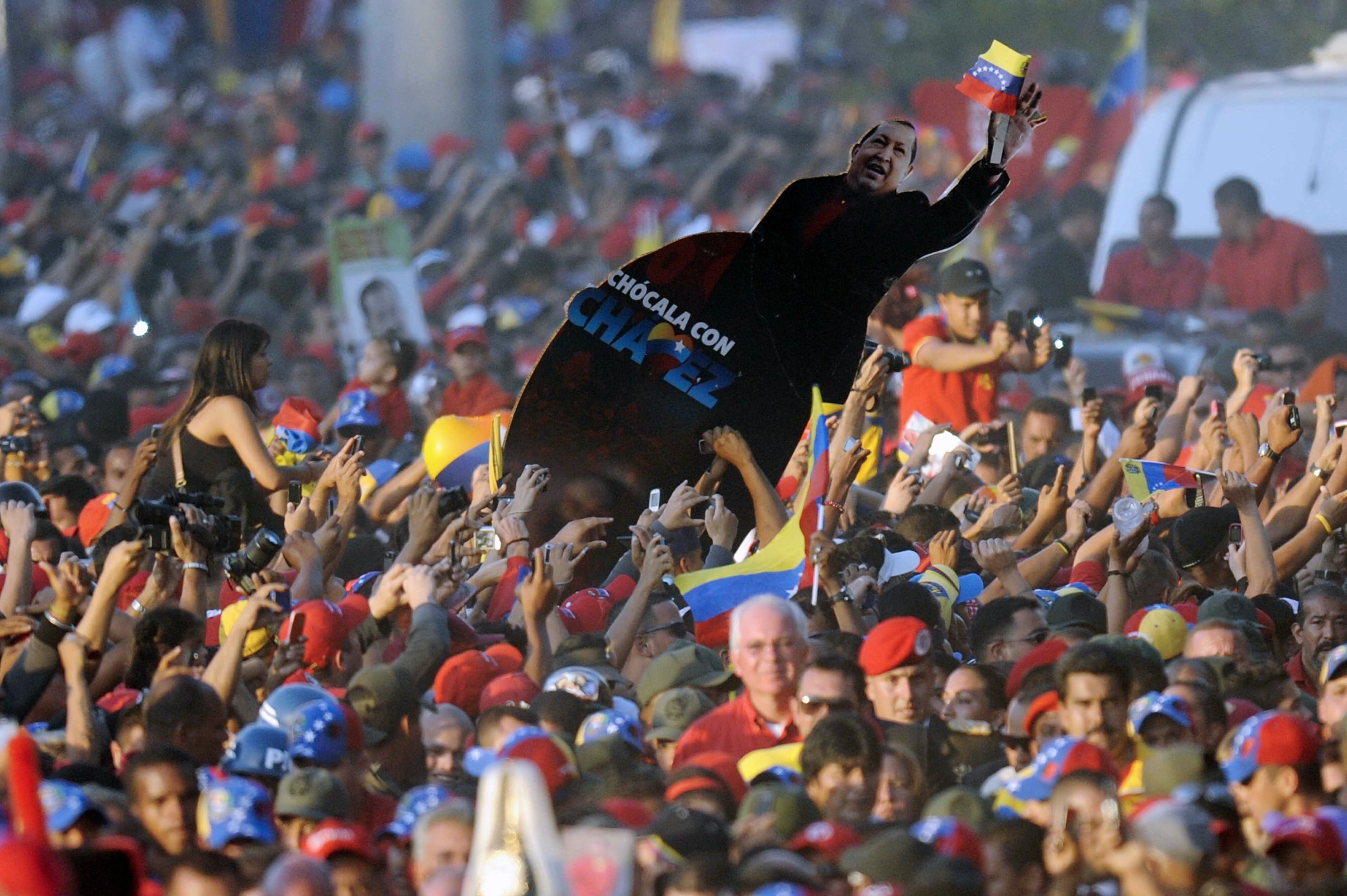 Hugo Chavez va fi imbalsamat ca Lenin. La funeraliile nationale au participat sute de mii de oameni