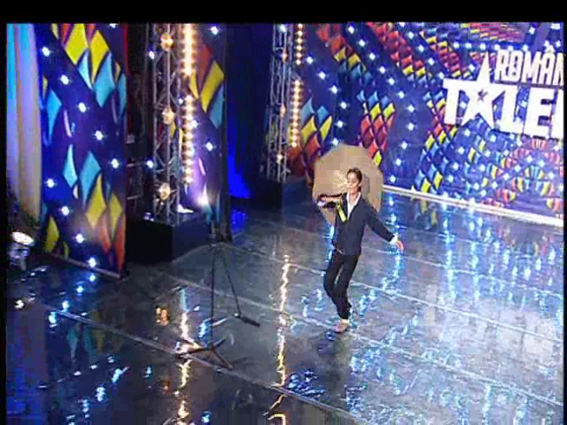 ROMANII AU TALENT. Camelia, femeia de serviciu care a invatat sa danseze din clipuri cu Fred Astaire