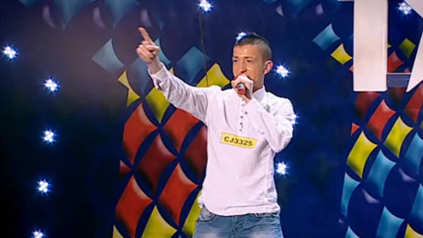 ROMANII AU TALENT. Cosmin Gabor, tanarul care a transformat rasetele in aplauze in cateva secunde