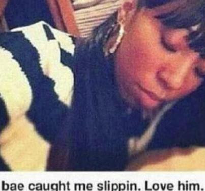 "IUBITUL m-a fotografiat cand dormeam".S-a laudat pe FACEBOOK, dar toti prietenii ei AU MURIT DE RAS