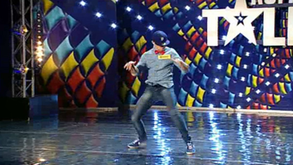 ROMANII AU TALENT. Mircea Palamari a venit din Chisinau sa ia premiul cel mare cu "Electric Boogie"