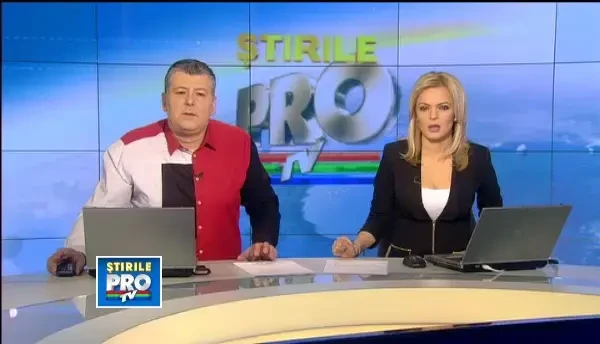 Batuta si alungata din casa de mama, o fata de 13 ani si-a gasit alinare alaturi de cainii vagabonzi