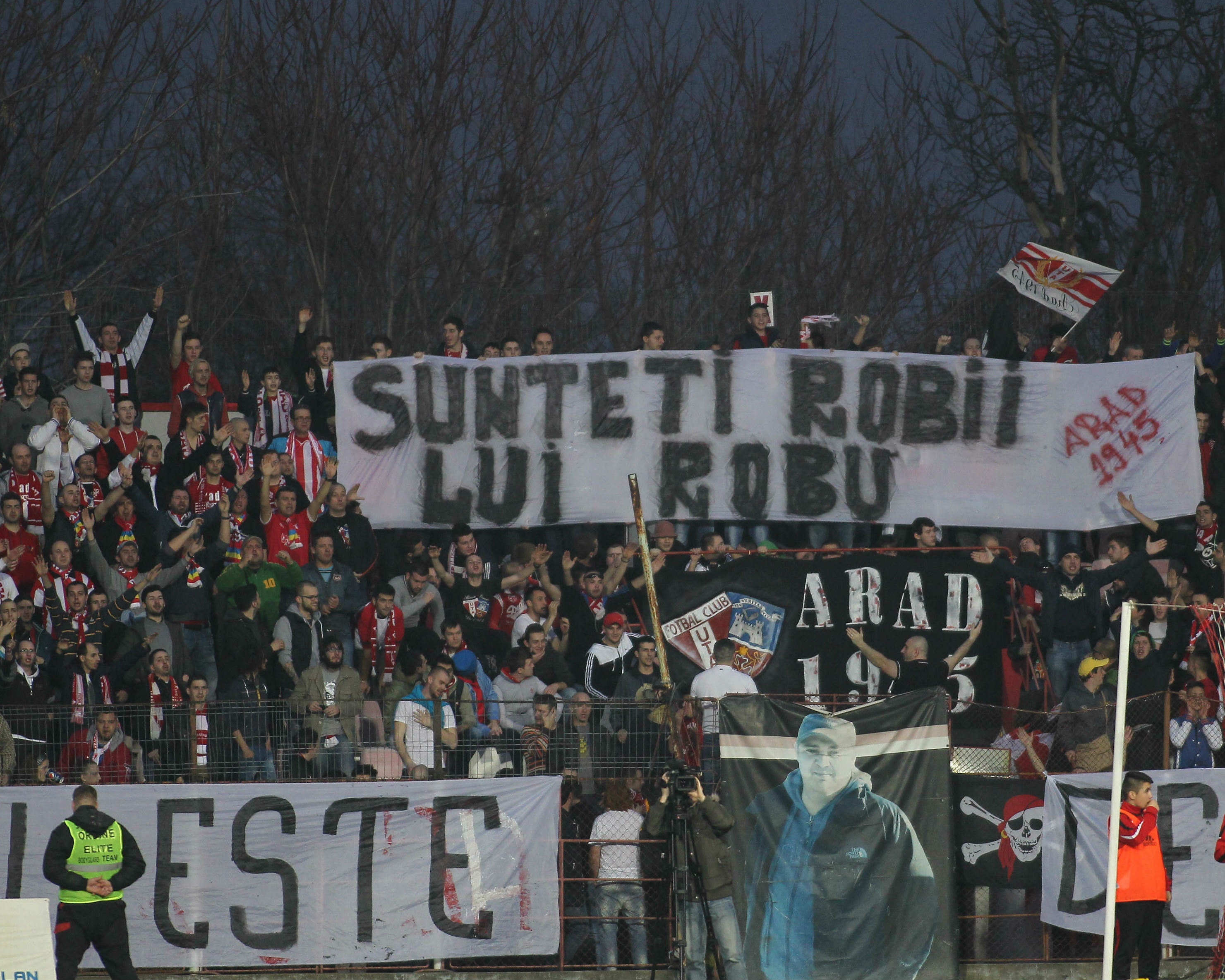 Jucatorii aradeni asteapta bani de la Mutu, iar fanii rad de timisoreni: “Sunteti robii lui Robu”