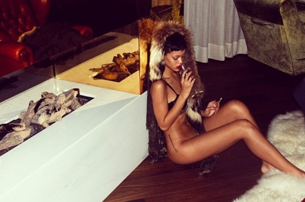 "Nimeni nu ma sperie ca ea". Imaginile pentru care Rihanna a fost pusa la punct de mama ei