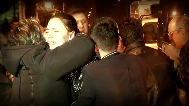 Zeci de oameni s-au strans aseara la Alba Iulia, sa-i aduca un ultim omagiu lui Vasile Claudiu Popa