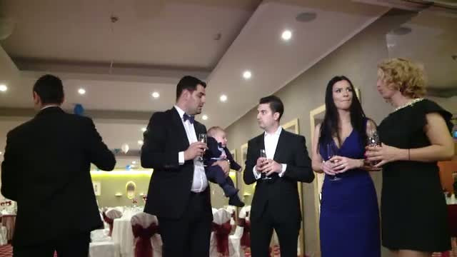 Botez cu fast pentru fiul cantaretei Ellie White. Petrecerea in cinstea lui a costat 20.000 de euro