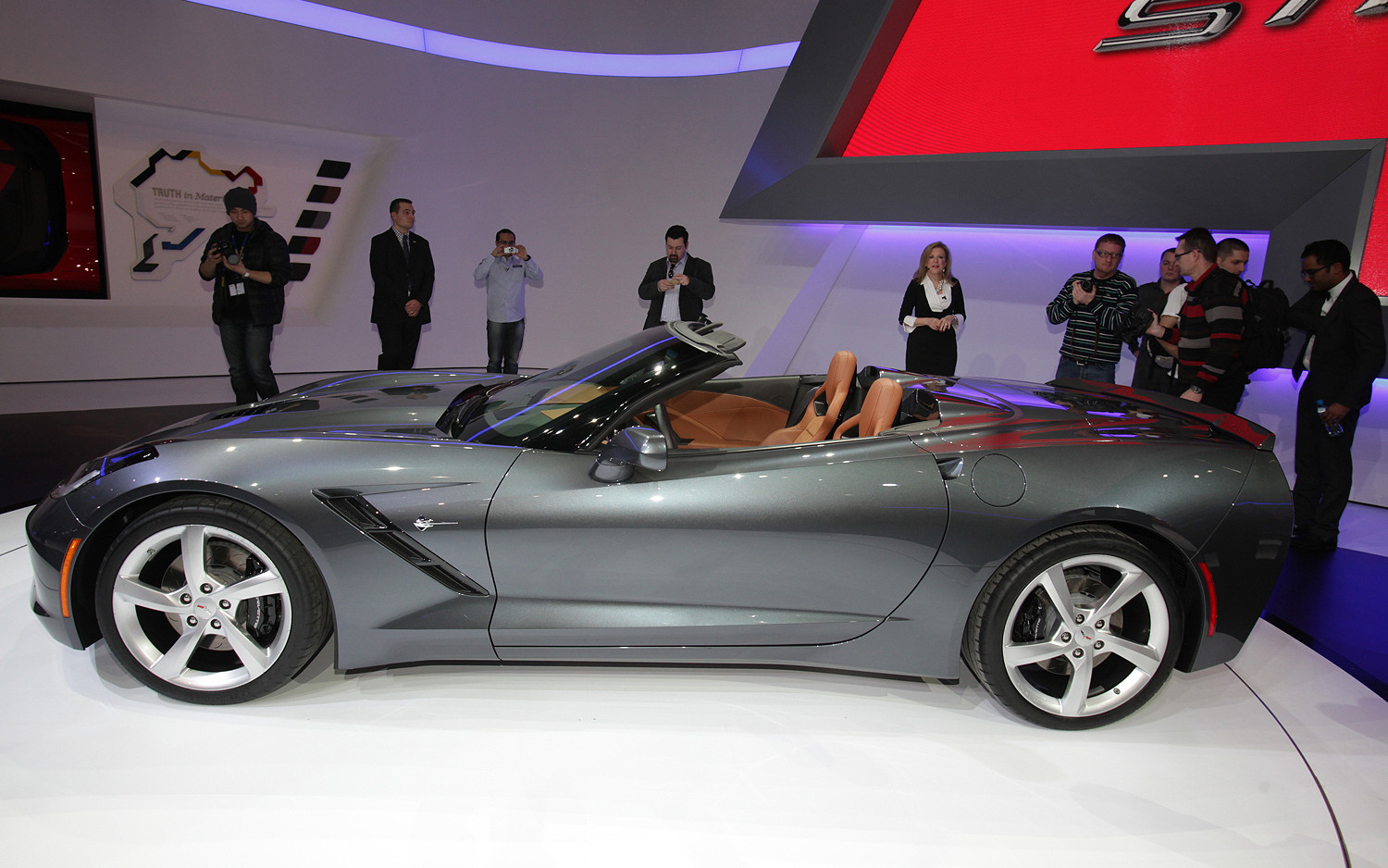 Chevrolet Corvette Stingray Convertible - 12