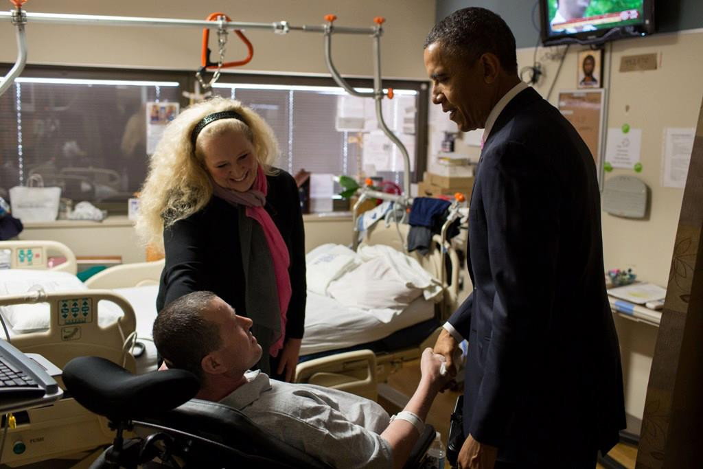 Presedintele Obama a vizitat un militar roman ranit in Afghanistan