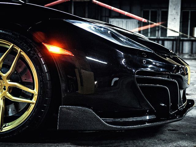 Britanicii au dureri de cap! Abia lansat, McLaren P1 e amenintat de un model considerat invechit!