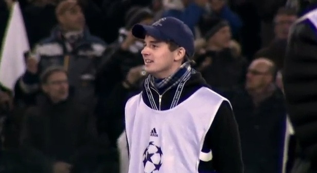 Fabulos! Cel mai tare interviu din lume: Ce a trebuit sa faca si cum a fost anuntat ca a primit job-ul acest tanar. Un stadion intreg l-a aplaudat in picioare: VIDEO