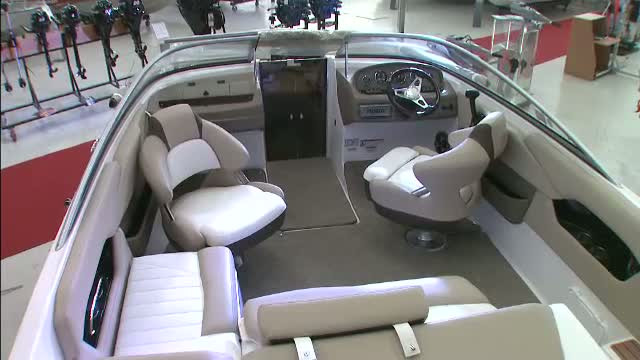 Romanii cu bani au prins gustul cumparaturilor scumpe. Au platit si 100.000 de euro pentru un yacht