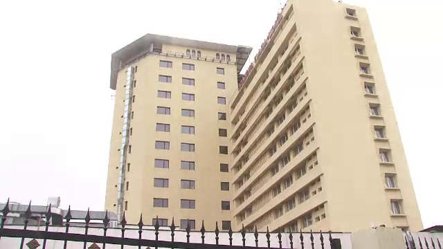 Parlamentarii petrec ultima noapte la hotel cu 8.000 lei tarif lunar. Unii si-au facut bagajele