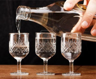 Ce se intampla daca amesteci bautura energizanta cu votca. Avertismentul oamenilor de stiinta