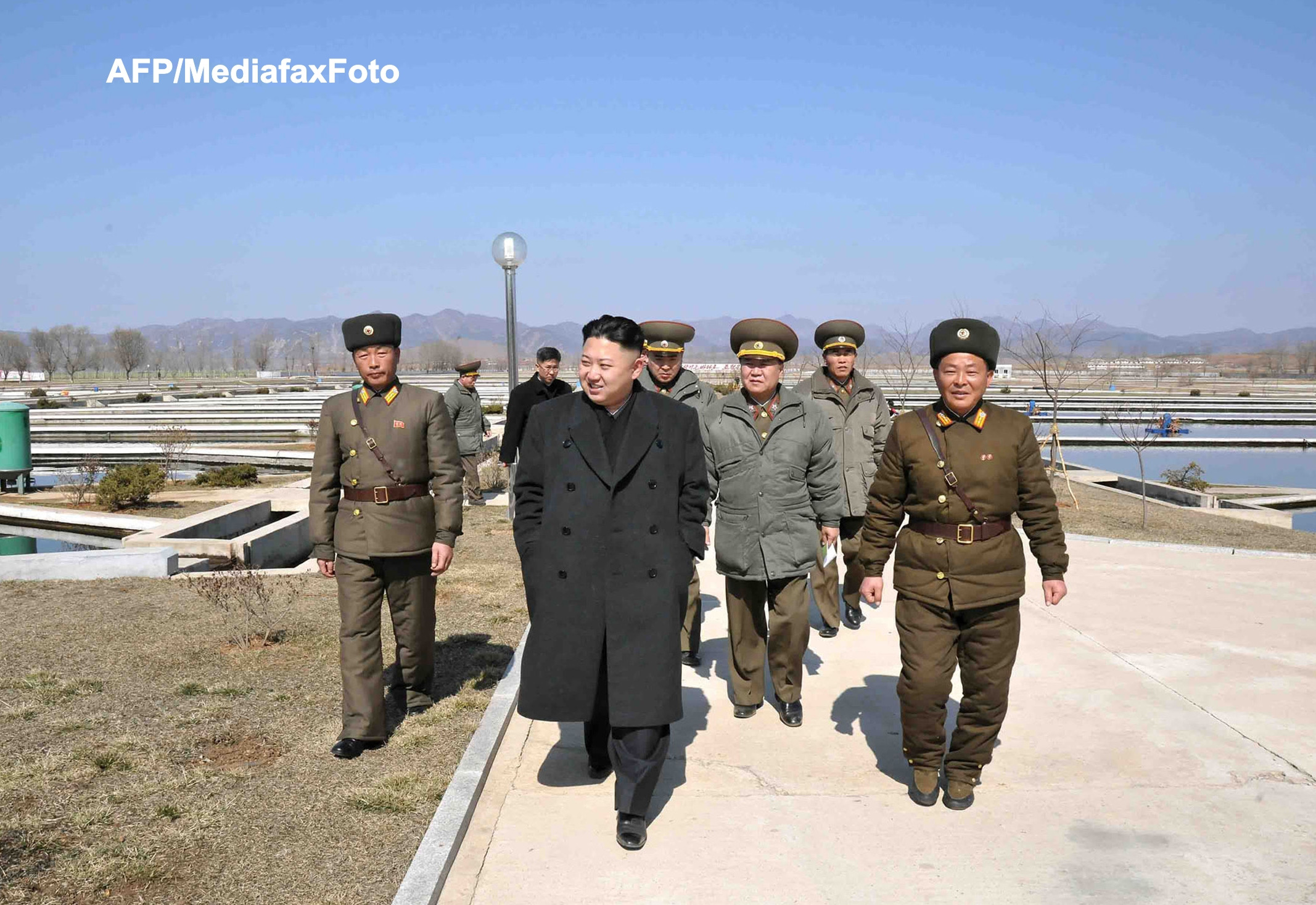 Kim Jong-un vrea sa para un dur. Imaginile prin care isi motiveaza soldatii pentru un razboi. FOTO