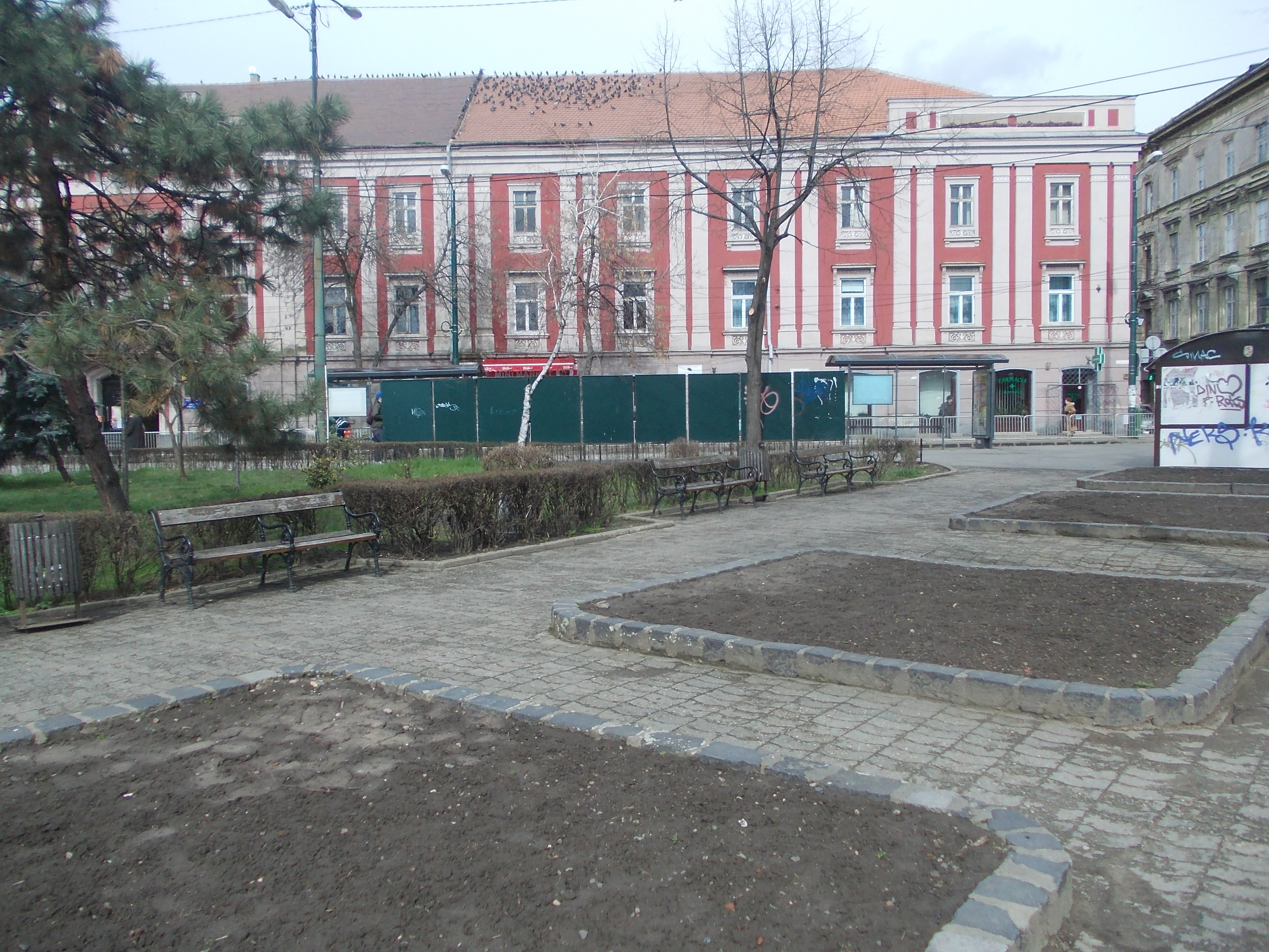 Piata Libertatii este mai curata si aerisita. GALERIE FOTO cu zona centrala, reamenajata