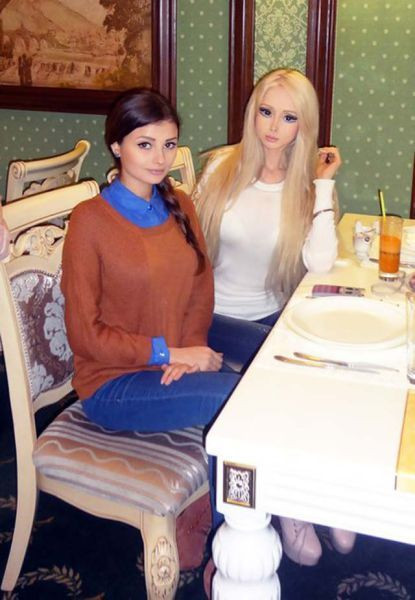 Cine este persoana din familia "femeii Barbie" care refuza sa arate ea. FOTO