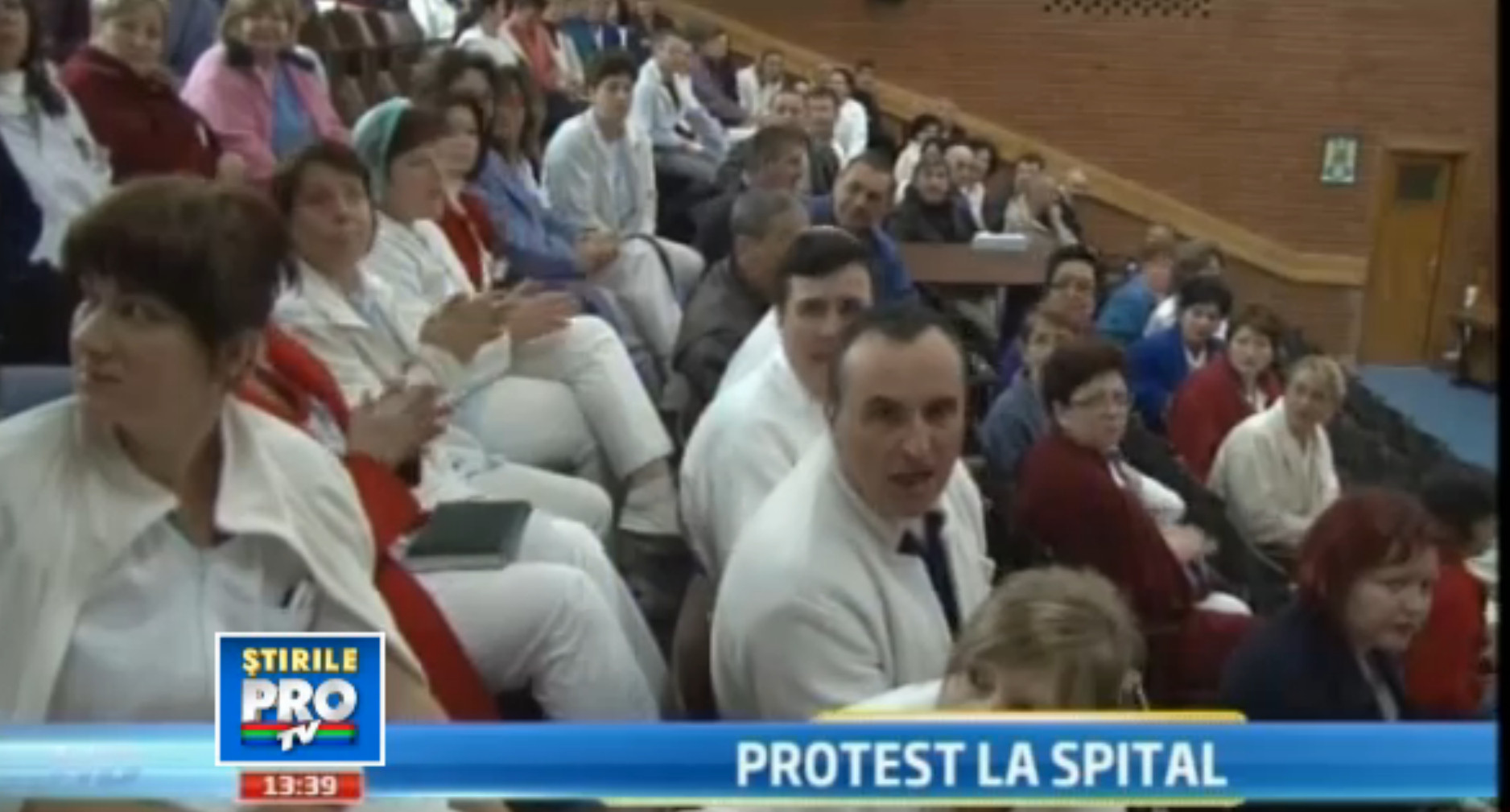 Protest la spitalul din Hunedoara. Peste 200 de angajati sunt revoltati de demiterea managerului