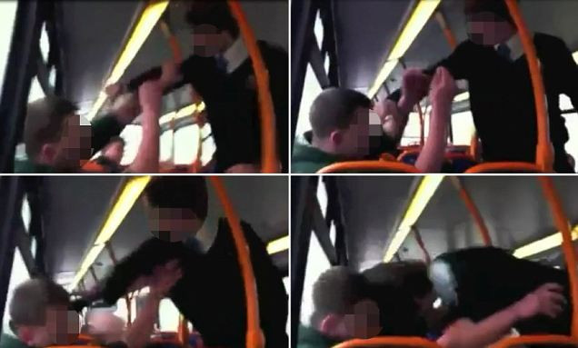 Un baiat de 14 ani, arestat dupa ce politia a vizionat un clip postat pe Facebook