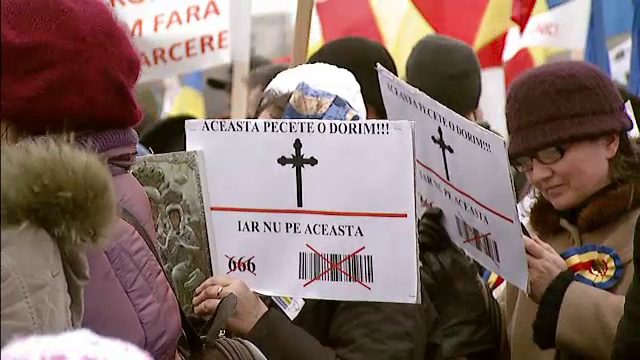 Protest religios impotriva cardurilor de sanatate: "Nu vrem sa ne satanizam. 666 e cifra diavolului"