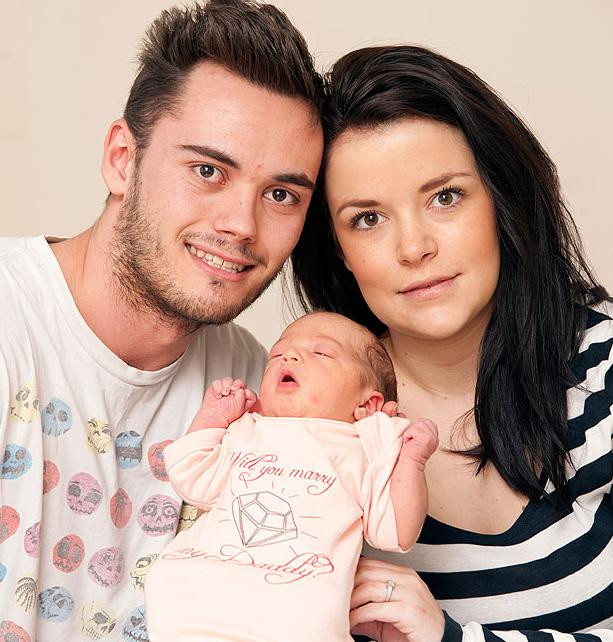 FOTO. Gestul neasteptat al acestui barbat, dupa ce iubita lui i-a nascut o fetita