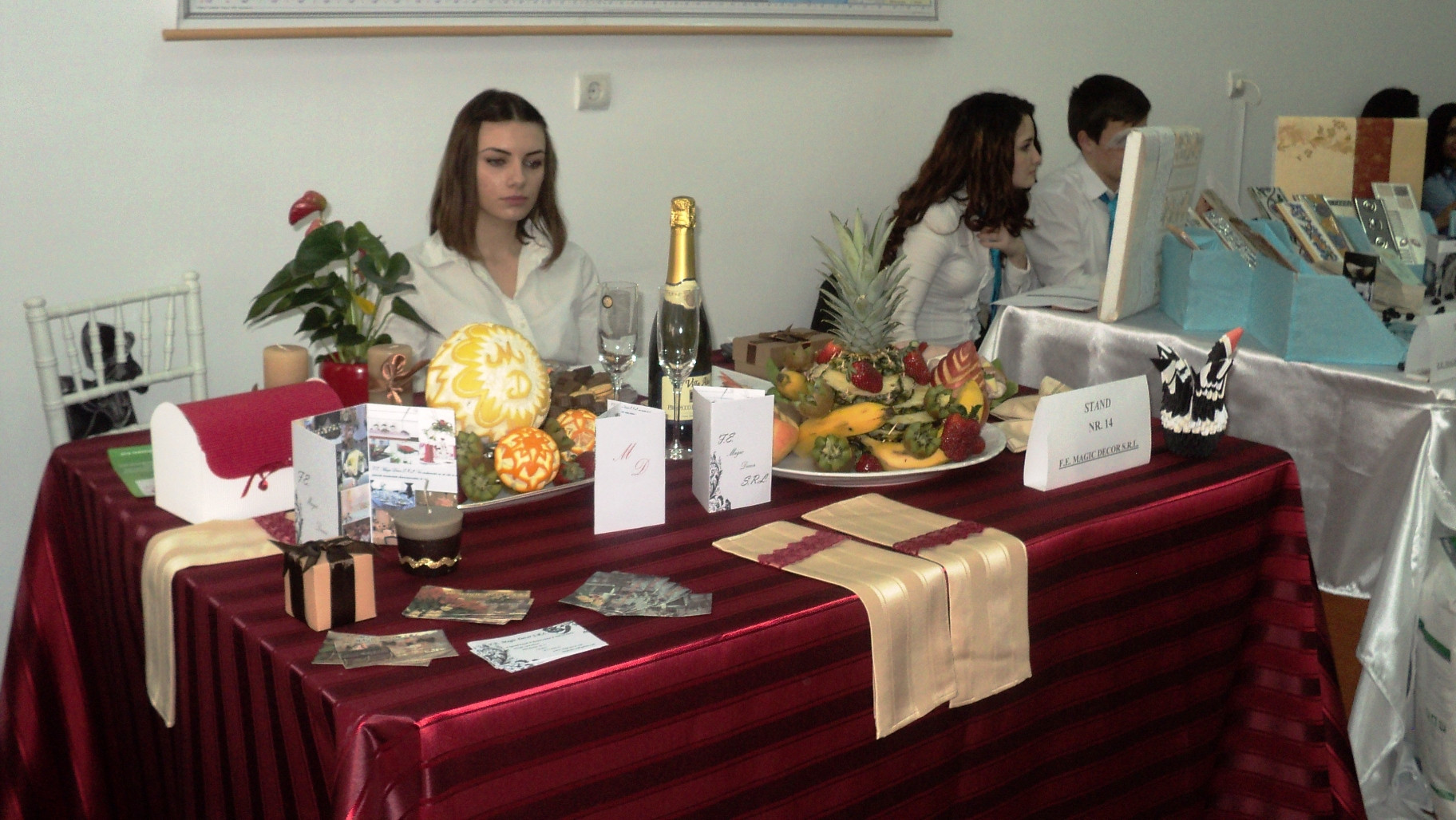 Firme virtuale cu produse reale. Afla ce competitie a umplut mesele elevilor cu produse delicioase