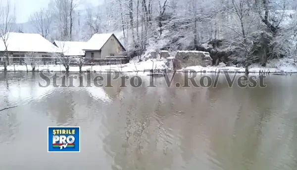 Gospodarii si garaje inundate in urma ploilor abundente cazute pe Valea Jiului