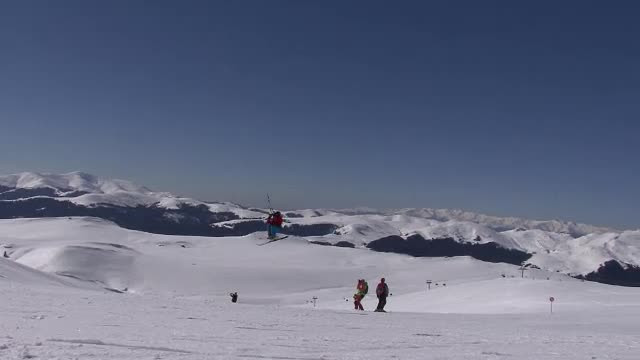 Zapada din belsug si preturi mici in statiunile de pe Valea Prahovei si in Poiana Brasov