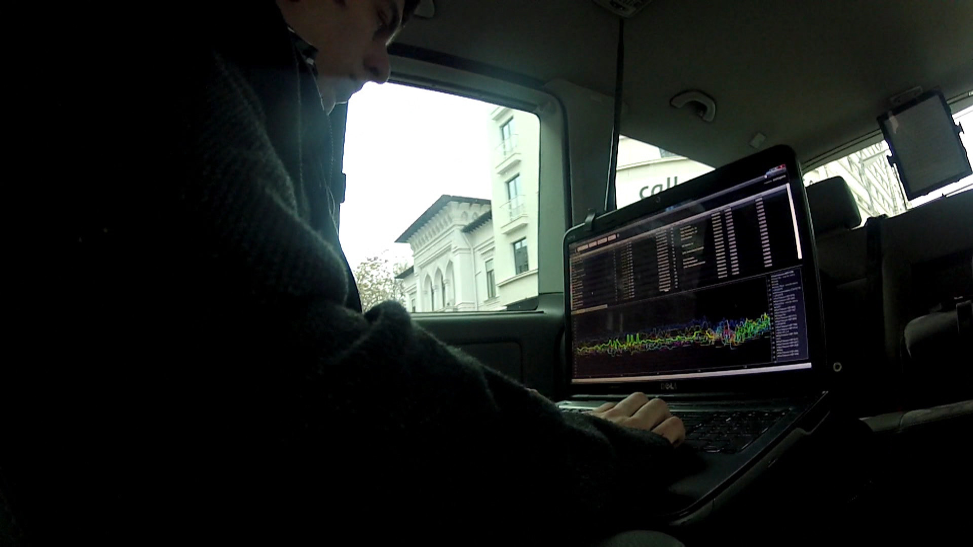 Hackerville romanesc I - Pentru prima data, TinKode, cel mai vestit hacker roman de pe planeta, isi dezvaluie identitatea. El a spart serverele de la NASA si Pentagon