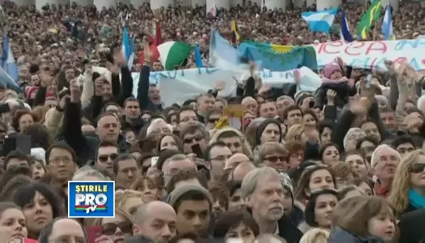 Papa Francisc a rostit rugaciunea Angelus in Piata Sf. Petru: Aceasta piata capata dimensiunea lumii