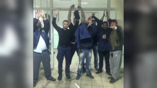 Teroare intr-o inchisoare din Grecia. Un detinut a luat 6 ostatici si a amenintat cu grenada