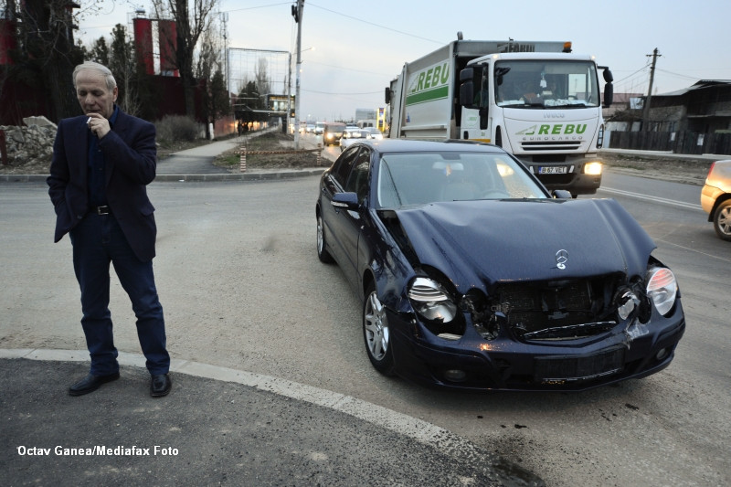 Masina lovita eliberare Nastase