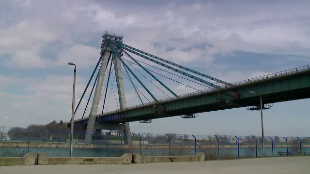 Podul de la Agigea, eterna sursa de nervi pentru soferi. Muncitorii sunt de negasit pe santier