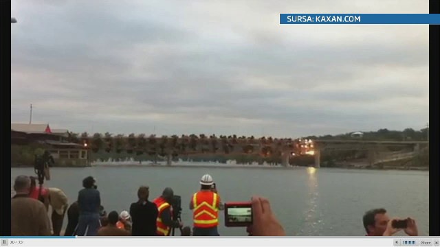 Imagini in super slow-motion cu explozia controlata ce a pulverizat un pod din Texas