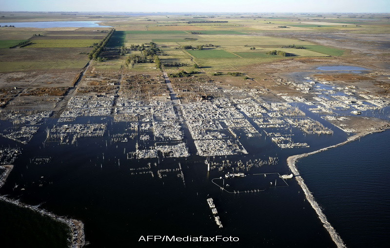 FOTO. Intoarcere in adevarata Atlantida. Orasul care iese de sub ape, dupa 25 de ani