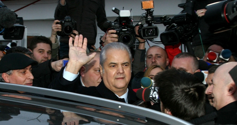 Adrian Nastase nu a ajuns, luni seara, la resedinta din strada Zambaccian