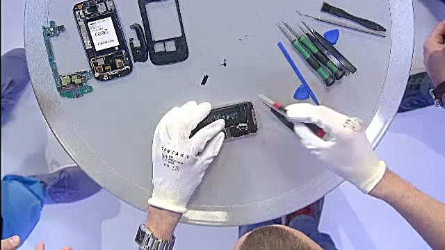 Trei smartphone-uri de top sunt dezbracate de carcase la iLikeIT: Galaxy S3, iPhone 4 si Note 2