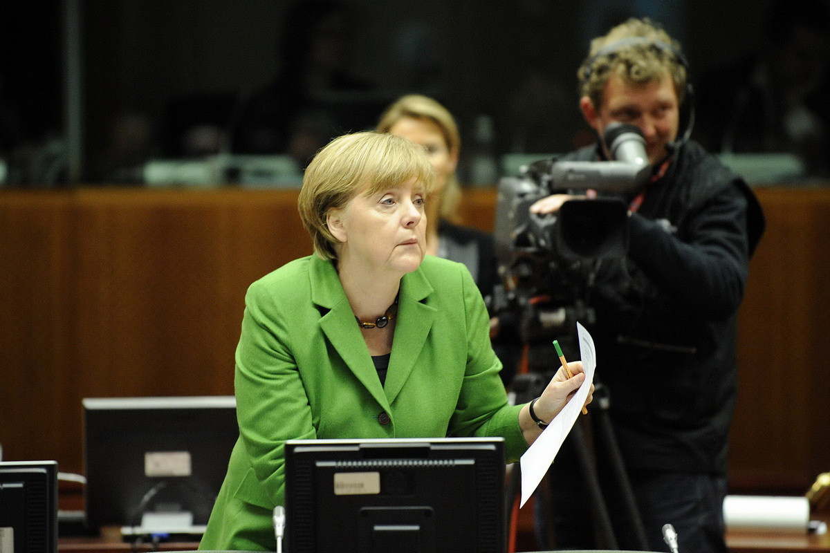 E sau nu Angela Merkel in fotografie? Imaginea cu cancelarul german face valva pe internet